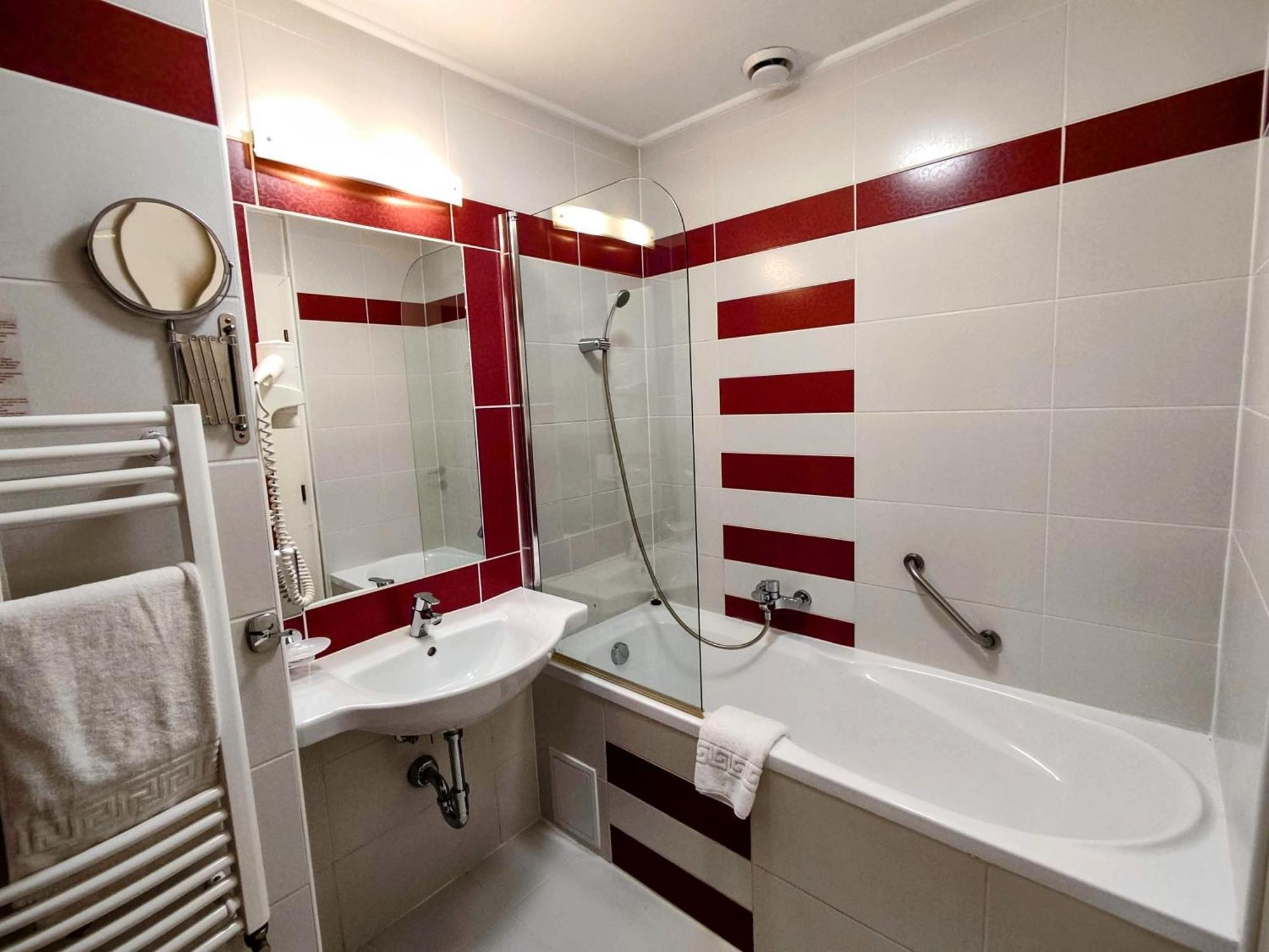Calimbra Wellness Hotel Superior 미슈콜츠 외부 사진