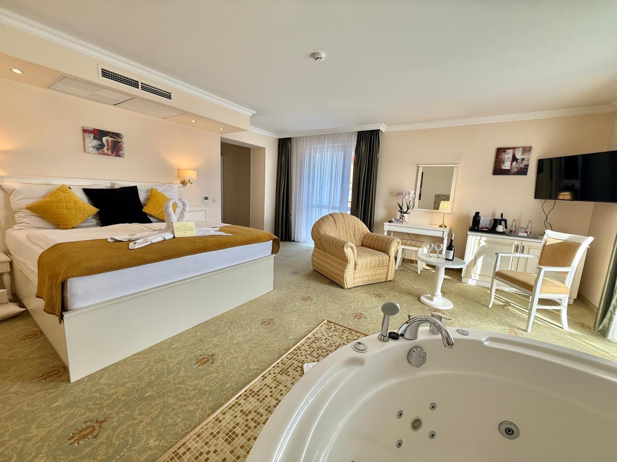 Calimbra Wellness Hotel Superior 미슈콜츠 외부 사진