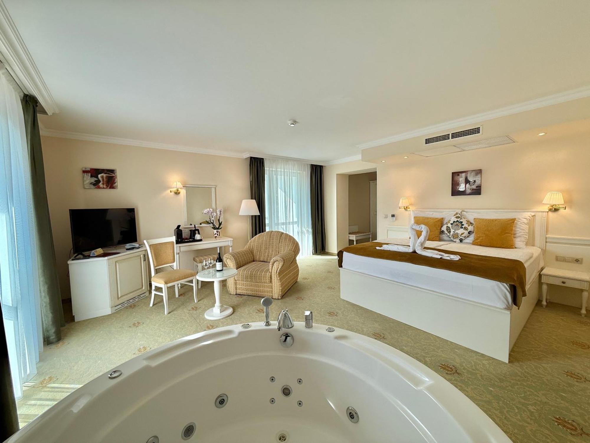 Calimbra Wellness Hotel Superior 미슈콜츠 외부 사진