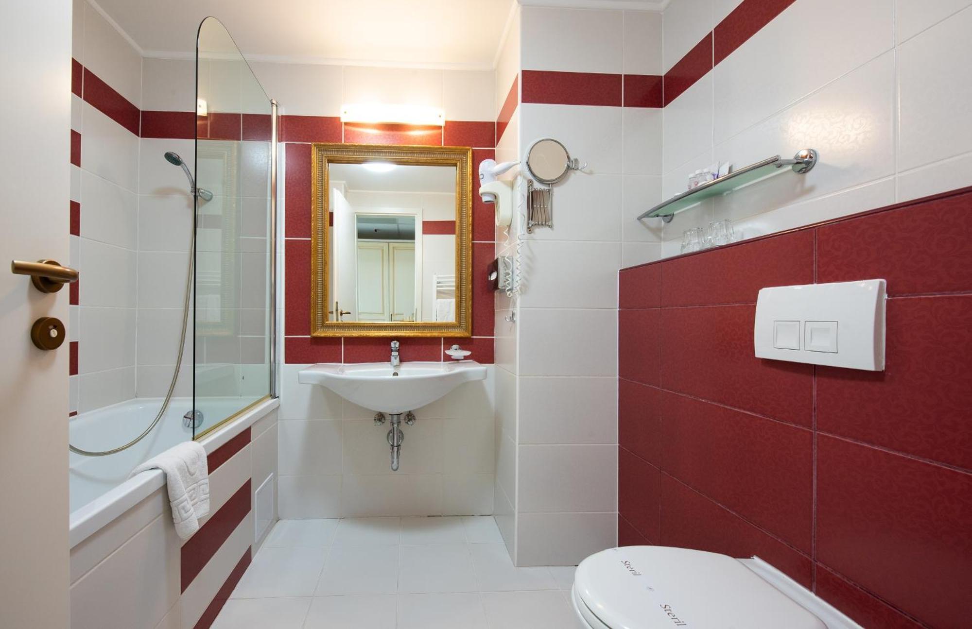 Calimbra Wellness Hotel Superior 미슈콜츠 외부 사진