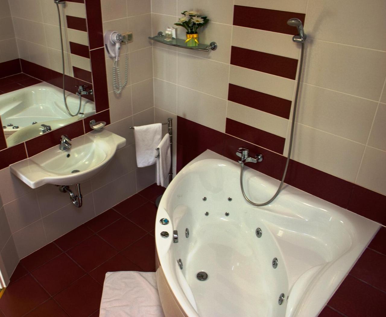 Calimbra Wellness Hotel Superior 미슈콜츠 외부 사진